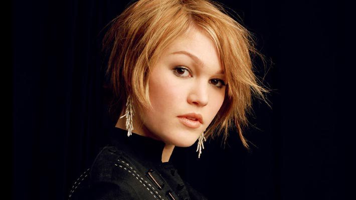 Julia Stiles Out of the Dark